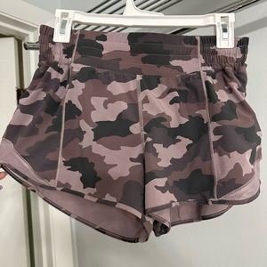 Lululemon Hotty Hot High Rise 2.5 Camo Misty Mauve size 8